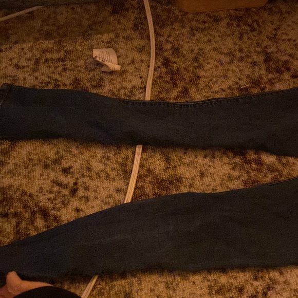 I’m selling guess denim jeans - Picture 4 of 5